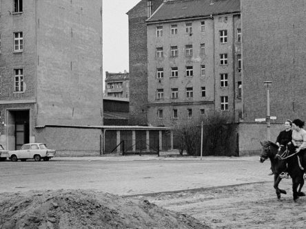 „Das Jahr 1990 freilegen“ Titlebild